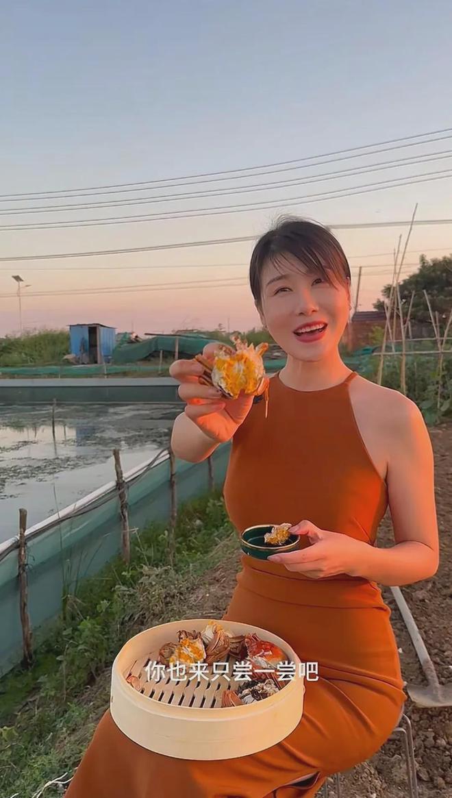 女以让螃蟹 “爬” 向全国！PG麻将胡了泗洪临淮80后美(图5)