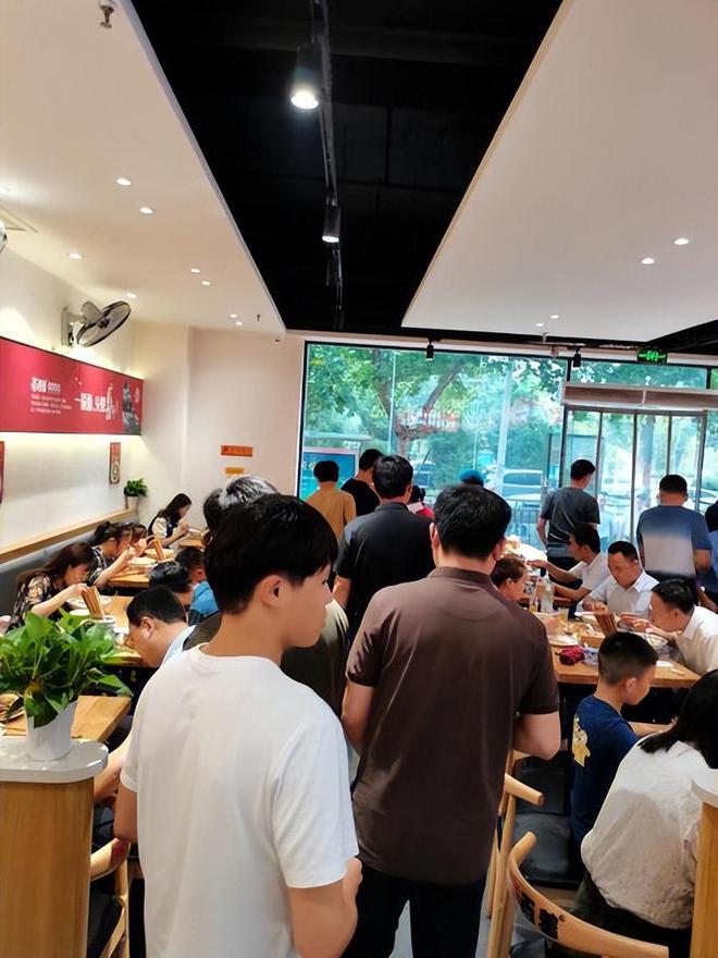 ！40元一碗的高端面年轻人实在咽不下去了PG麻将胡了网站入口烧光7亿关店近一半(图12)